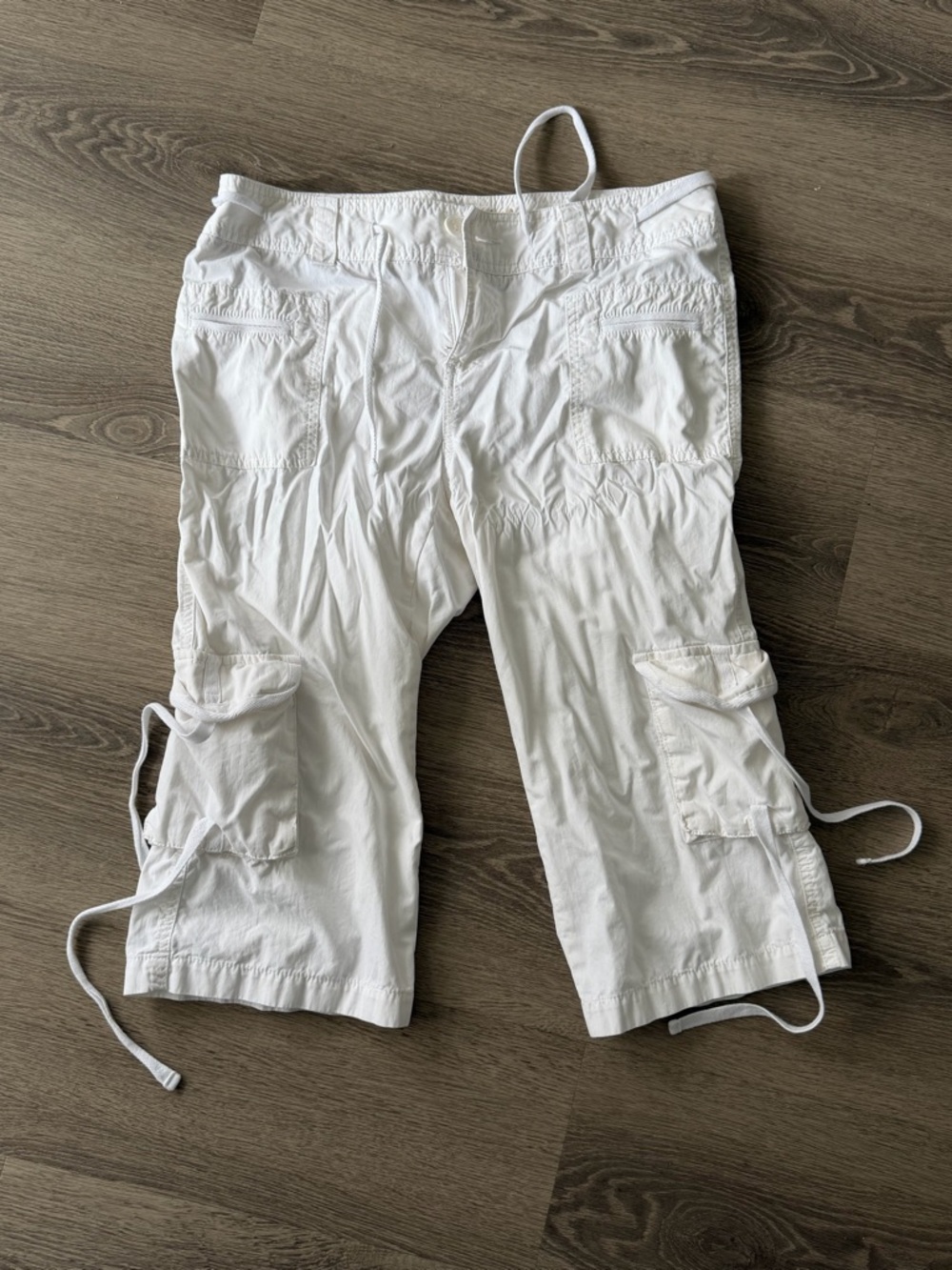 Tommy Hilfiger White Capris with Beige Trim